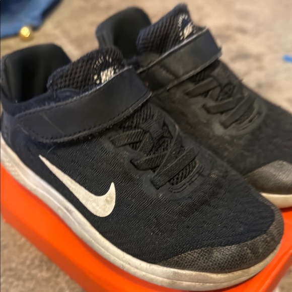 Nike - Picture 4 of 5